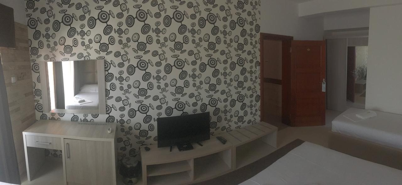 Hotel Imperial Ulcinj Bagian luar foto