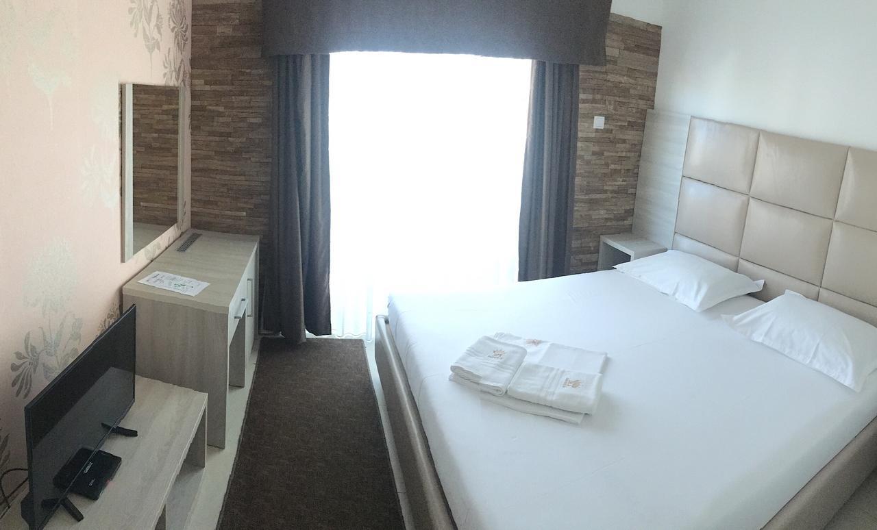 Hotel Imperial Ulcinj Bagian luar foto