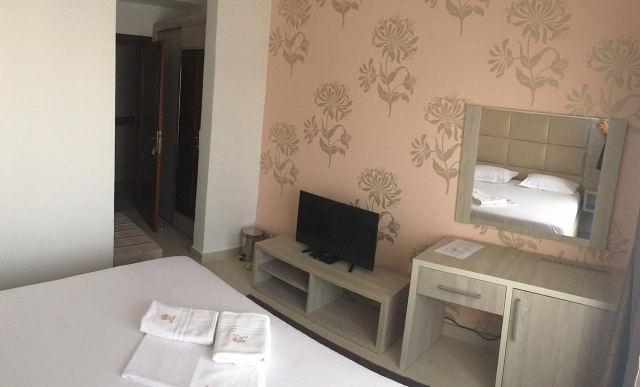 Hotel Imperial Ulcinj Bagian luar foto