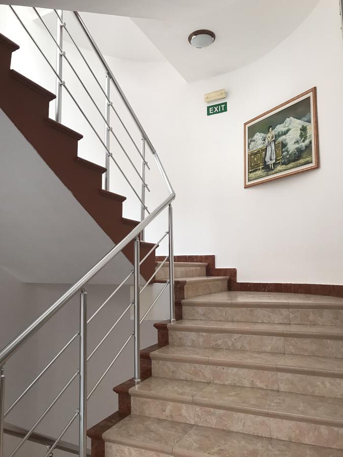 Hotel Imperial Ulcinj Bagian luar foto