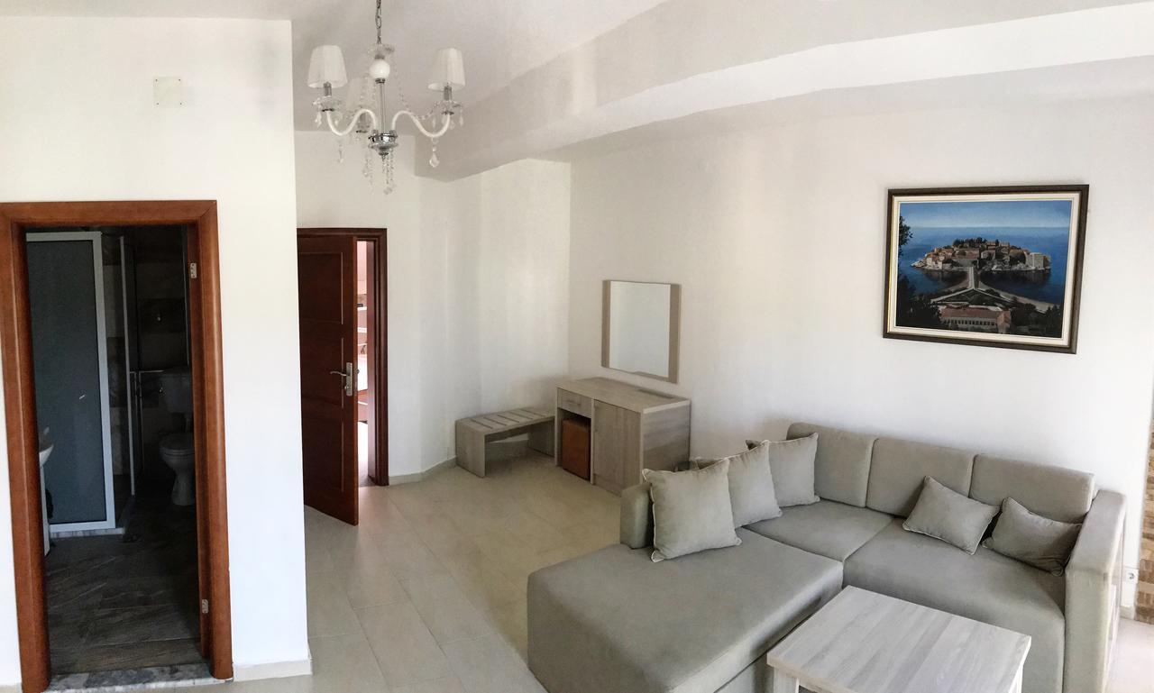 Hotel Imperial Ulcinj Bagian luar foto