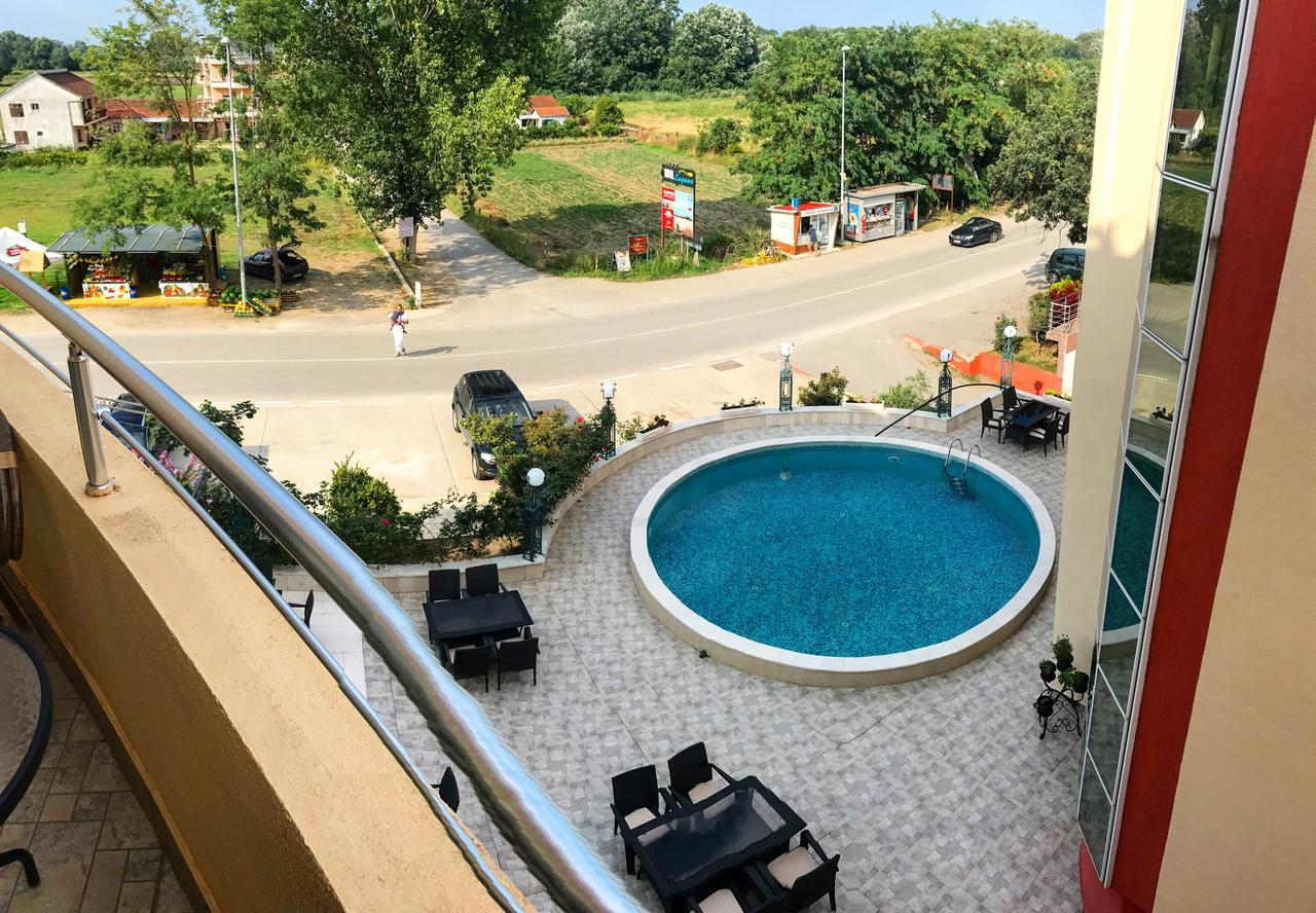 Hotel Imperial Ulcinj Bagian luar foto
