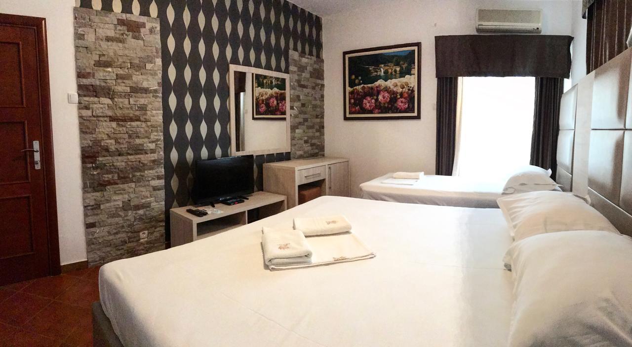 Hotel Imperial Ulcinj Bagian luar foto
